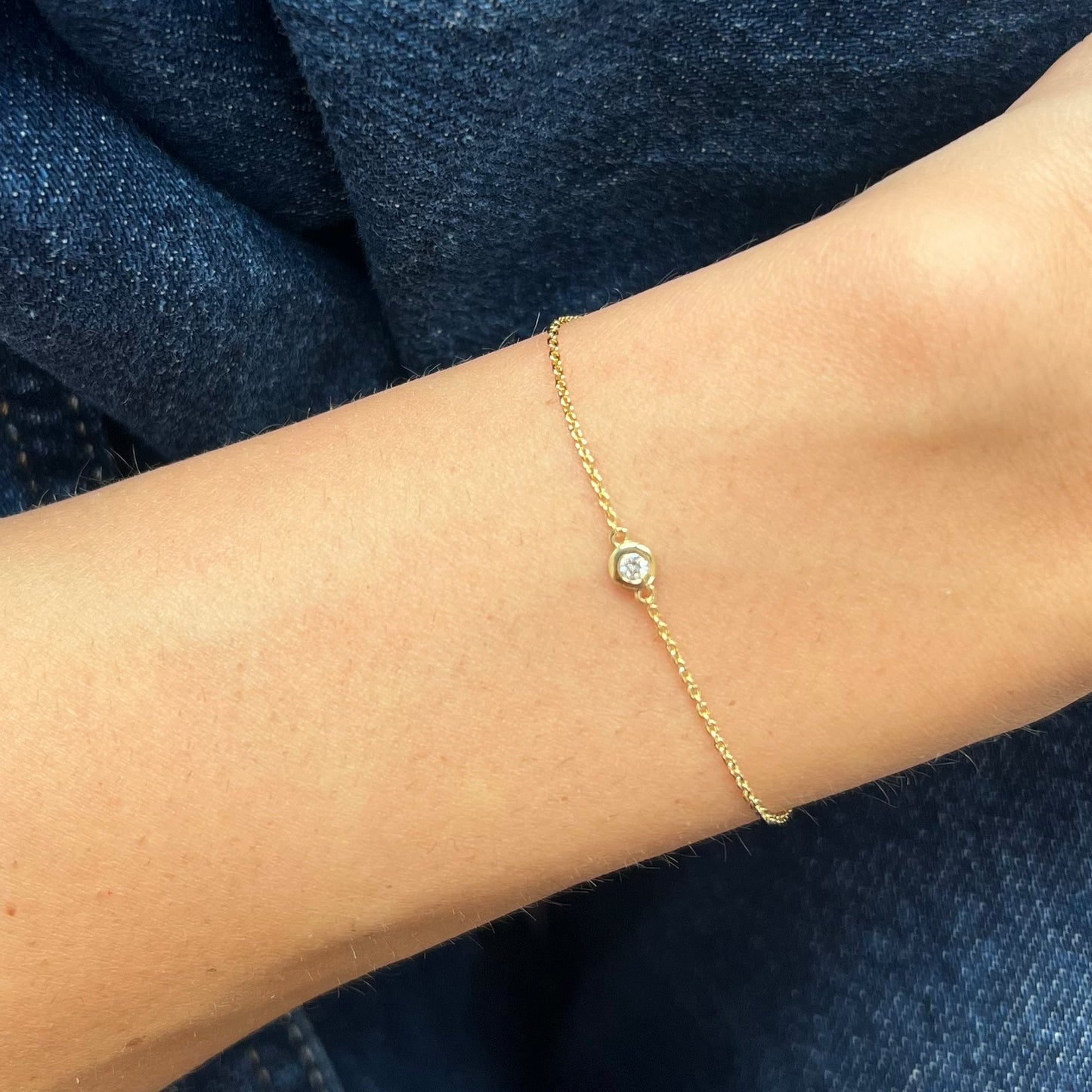 14 kt sárga arany gyémánt karkötő 0,04 ct