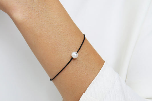 Édesvízi gyöngy karkötő fekete gyémánttal