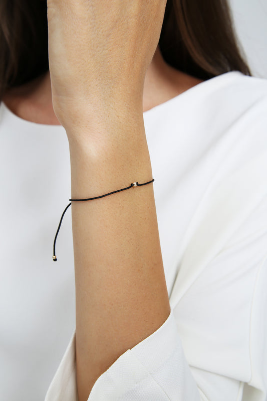 Madzag karkötő arany bogyókkal