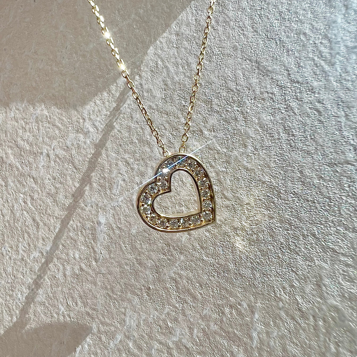 14 kt sárga arany szíves 0,19 ct nyaklánc