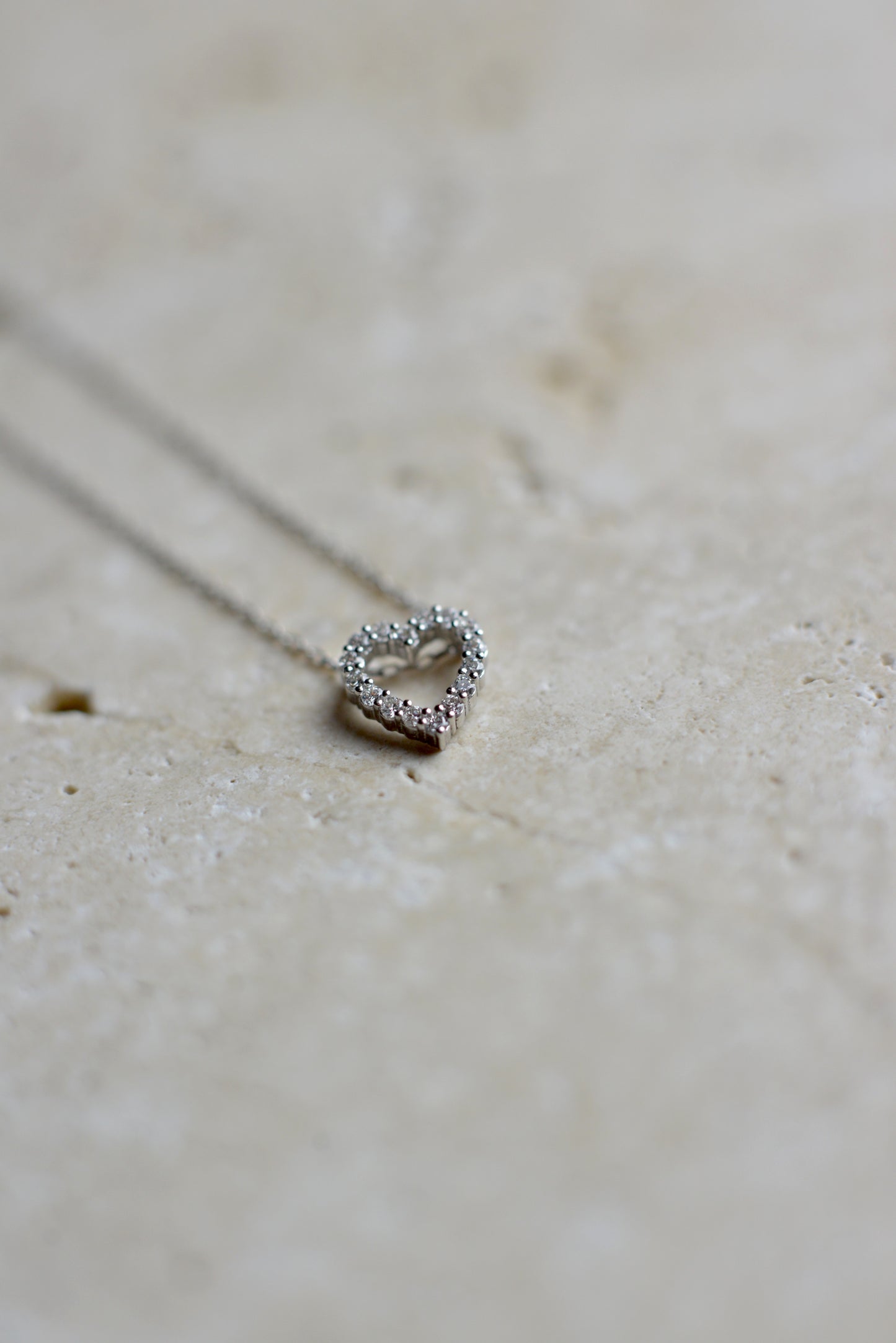 Fehér arany gyémánt szíves nyaklánc 0,14ct