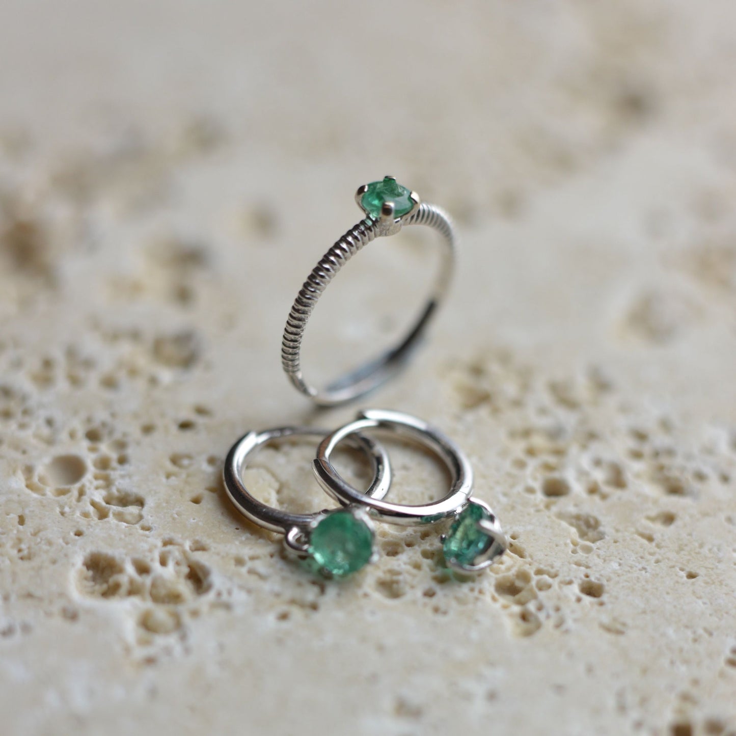 White gold Emerald ring