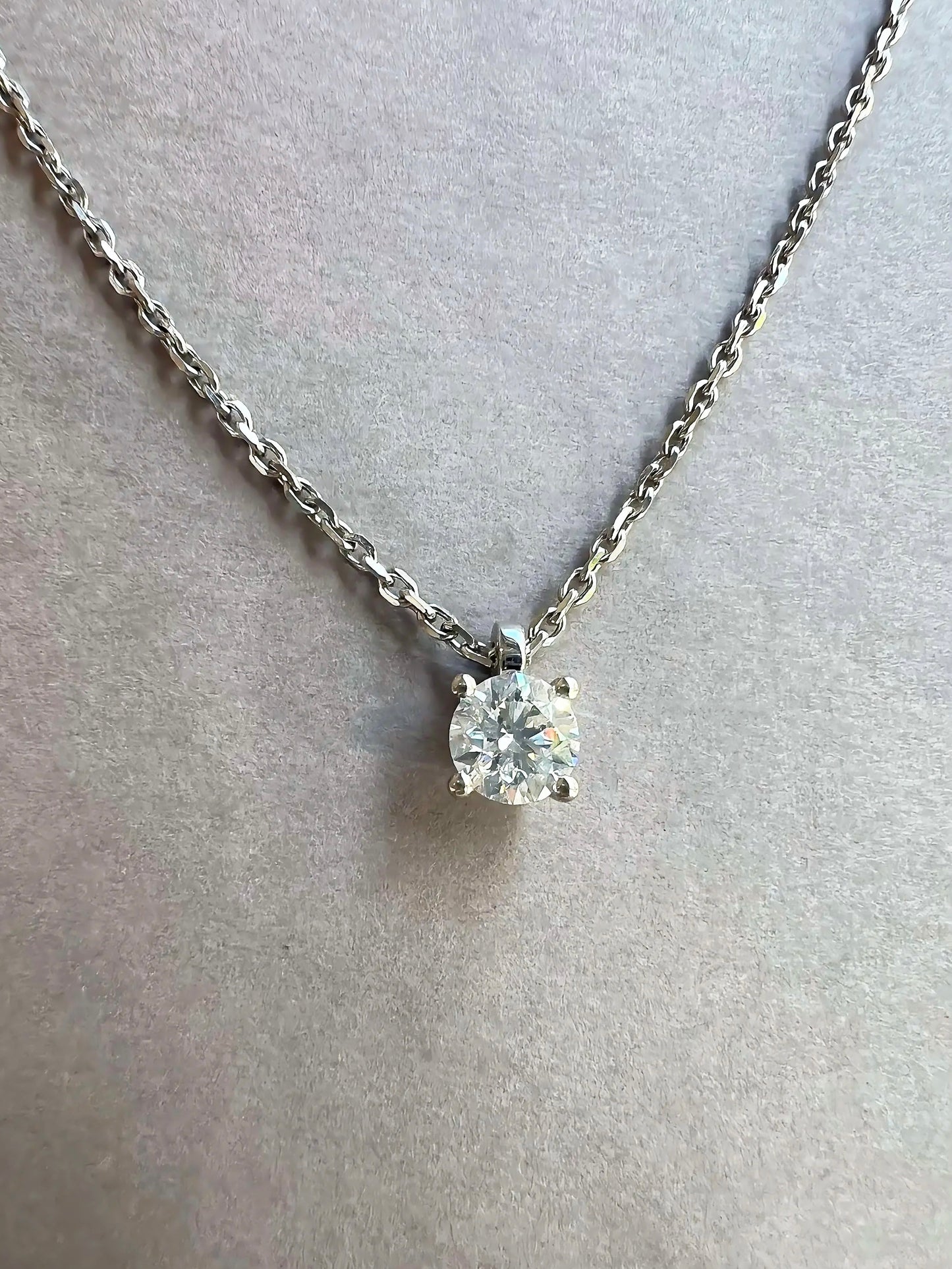 18 kt fehér arany 0,50 ct 4 karmos gyémánt nyaklánc
