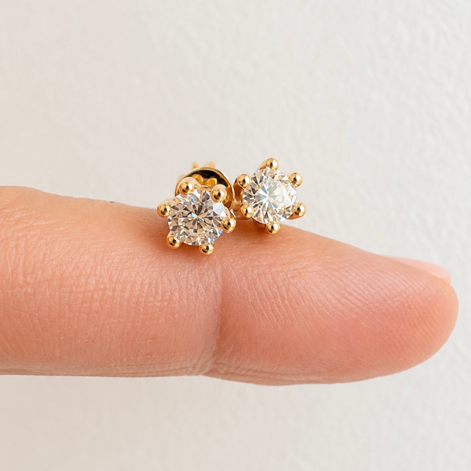 14 kt Sárga arany 0,44 ct gyémánt 6 karmos fülbevaló