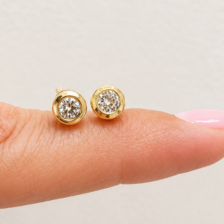 14 kt Sárga arany 0,34 ct gyémánt button foglalatú fülbevaló