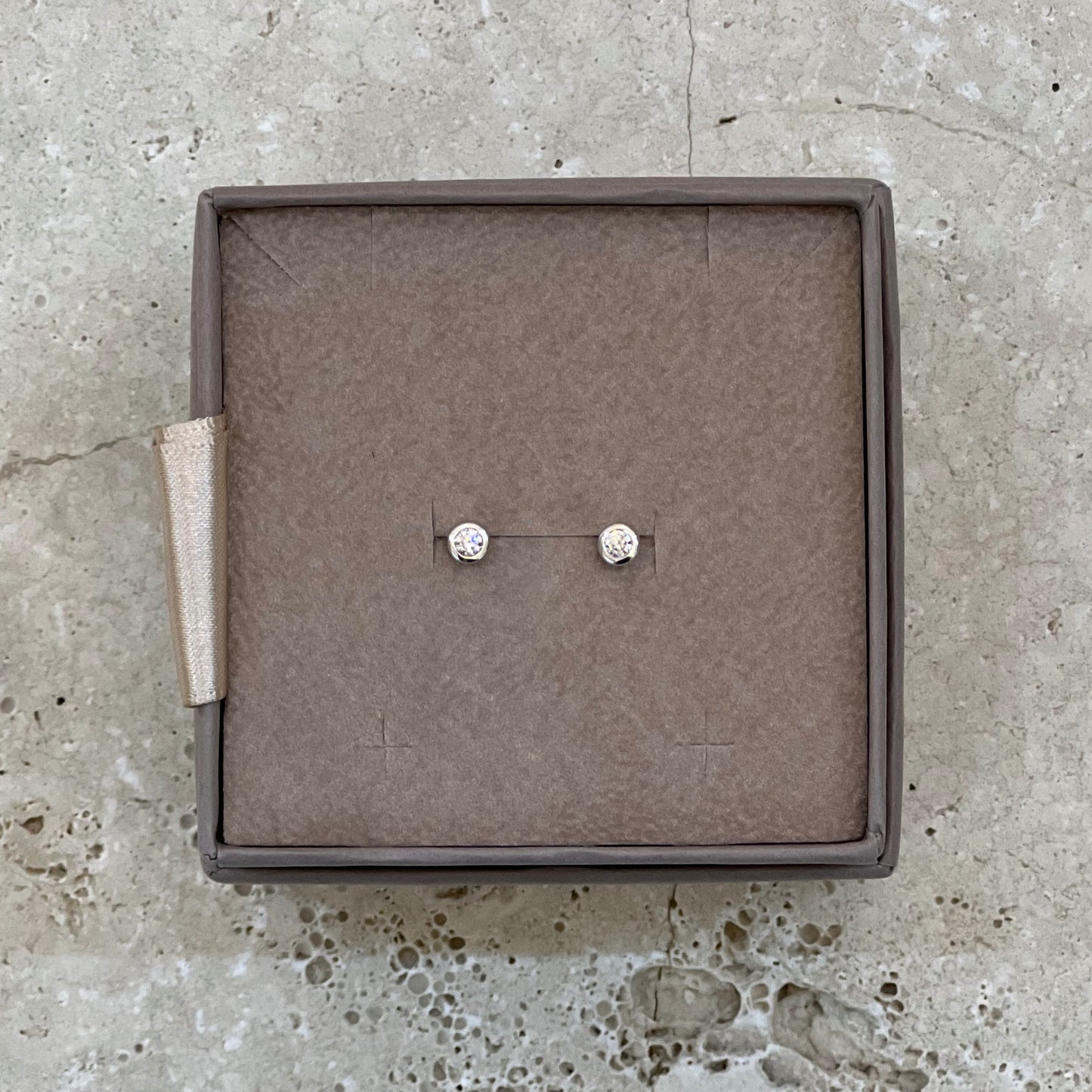 Fehér arany gyémánt fülbevaló