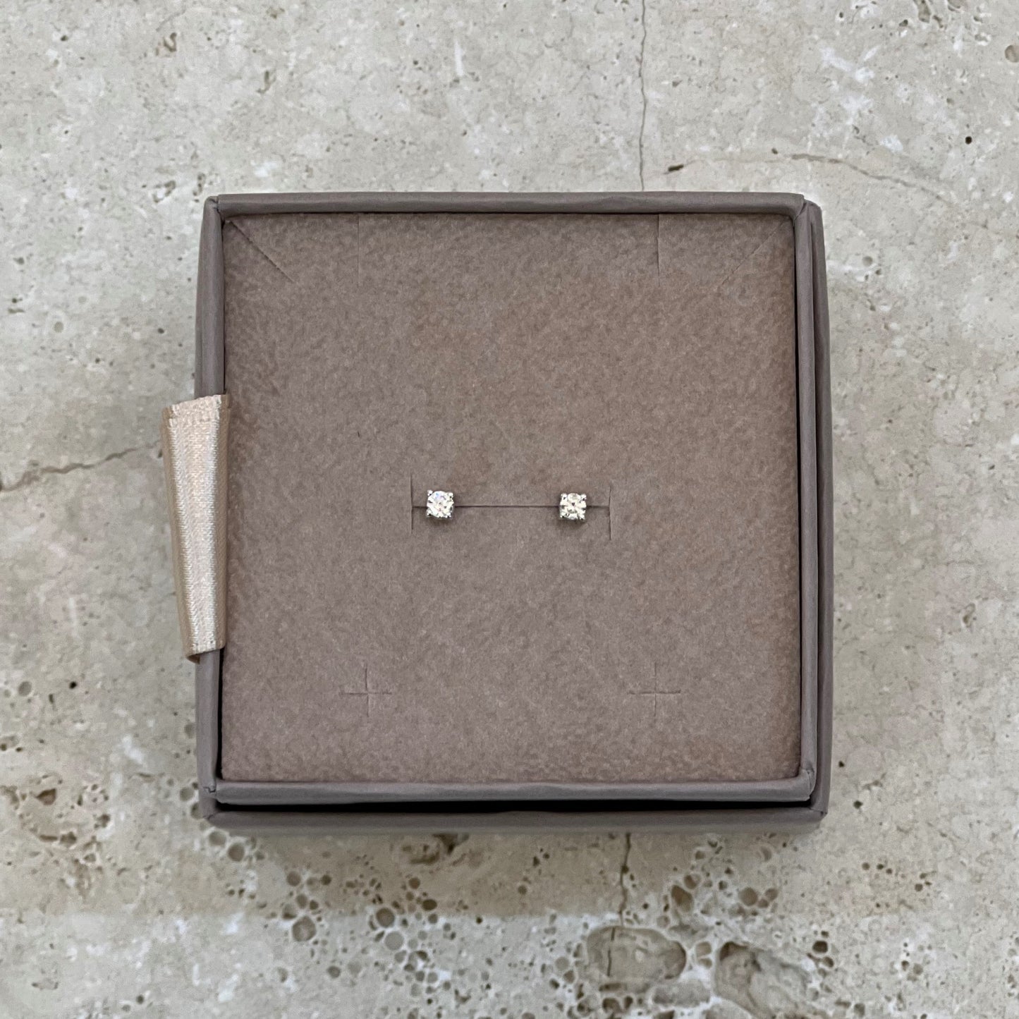 Fehér arany gyémánt fülbevaló