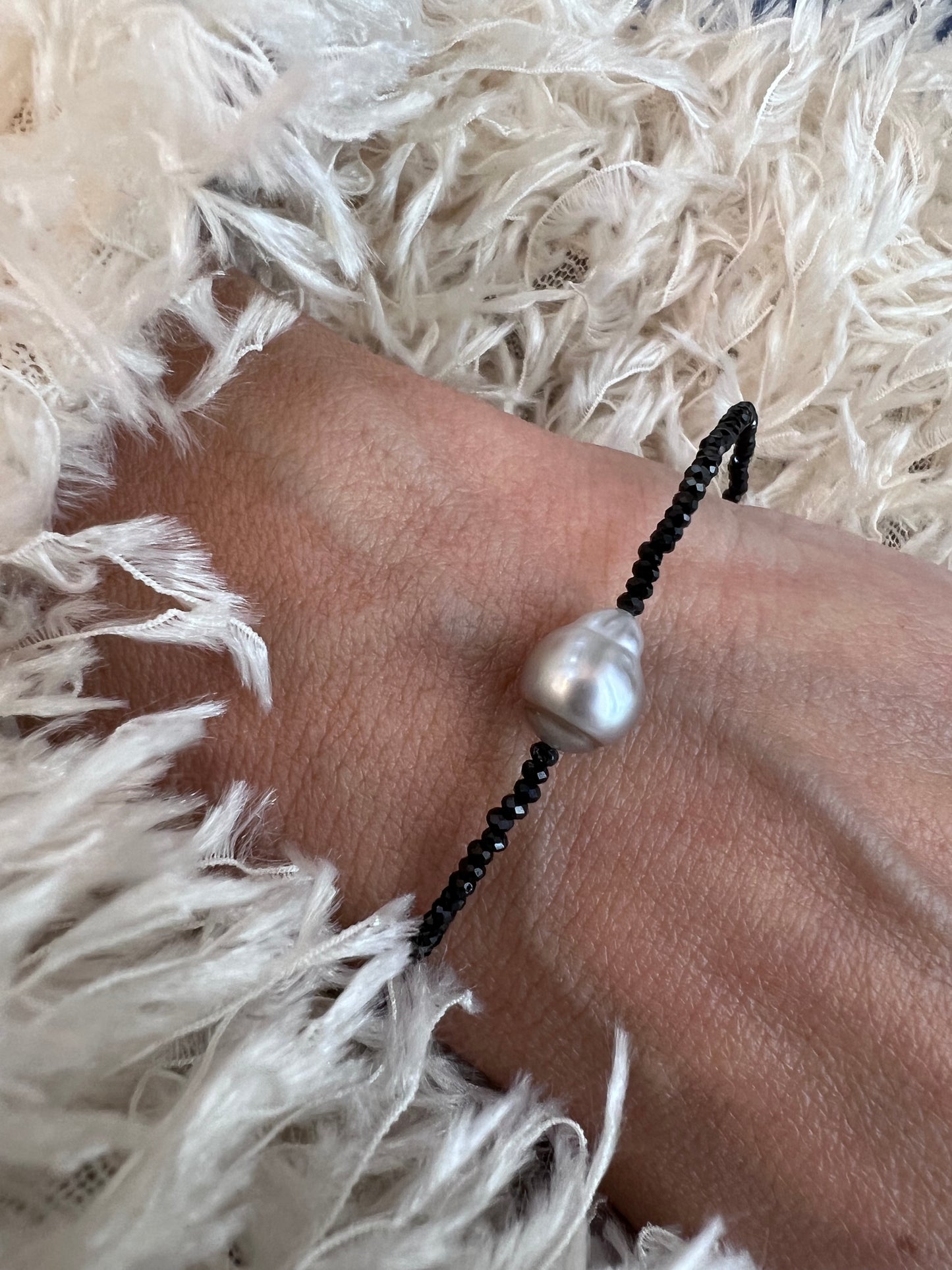 P&D EZÜST NOIR PEARL karkörkötő