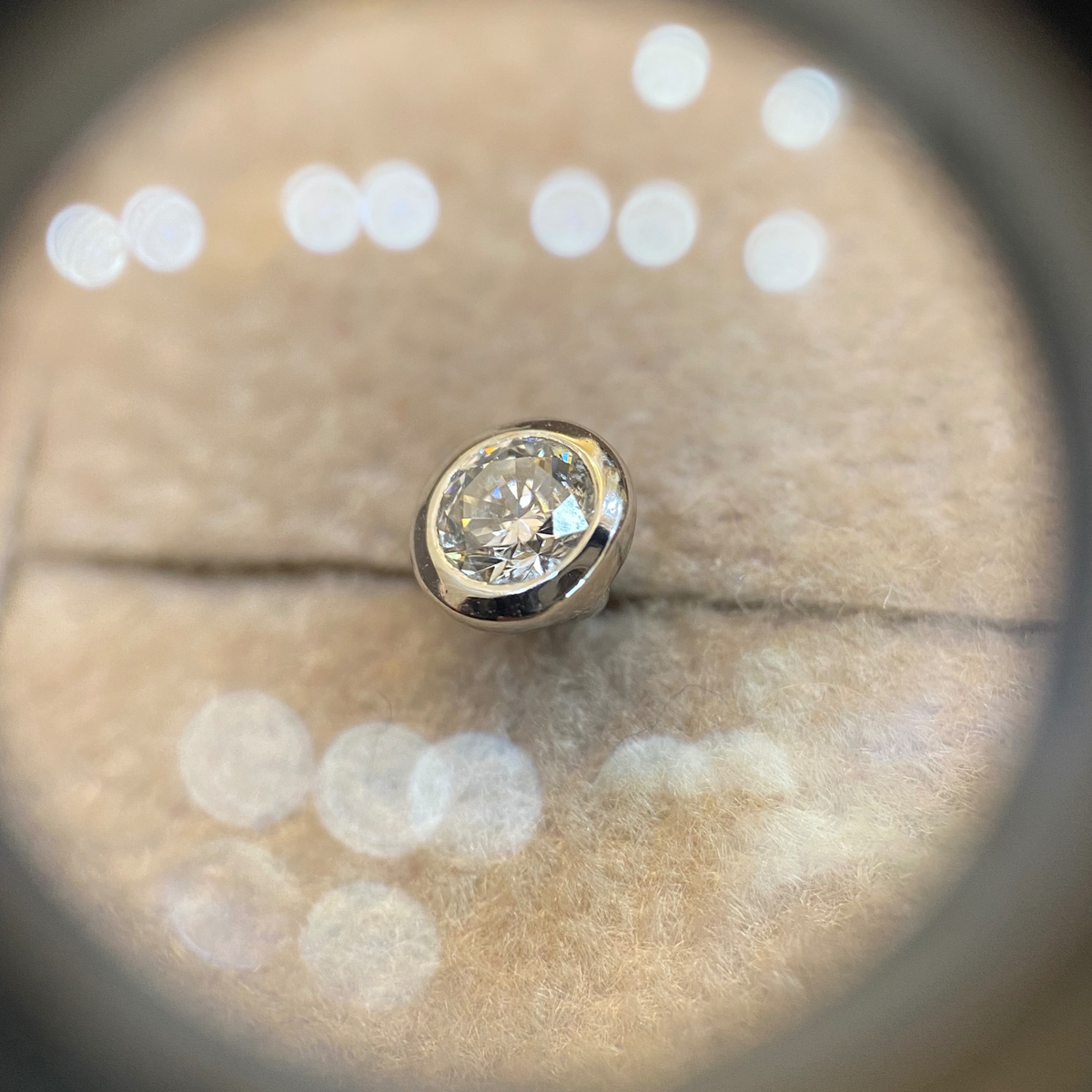14 kt Fehér arany 0,20 ct gyémánt button fülbevaló