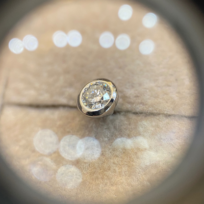 14 kt Fehér arany 0,20 ct gyémánt button fülbevaló