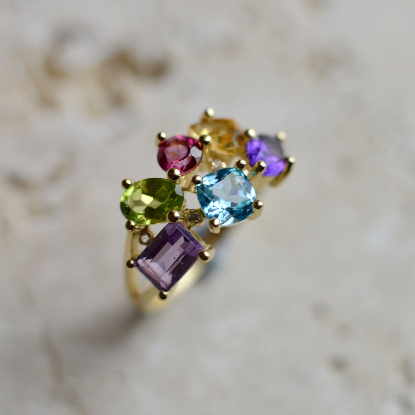 Sárga arany drágaköves gyűrű, színes topázzal