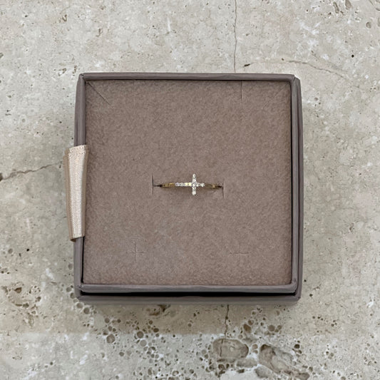 Sárga arany keresztes gyémánt gyűrű