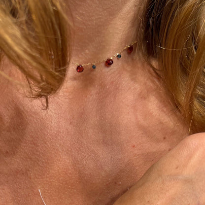 Maman et Sophie 18 kt sárga arany nyaklánc színes drágakövekkel