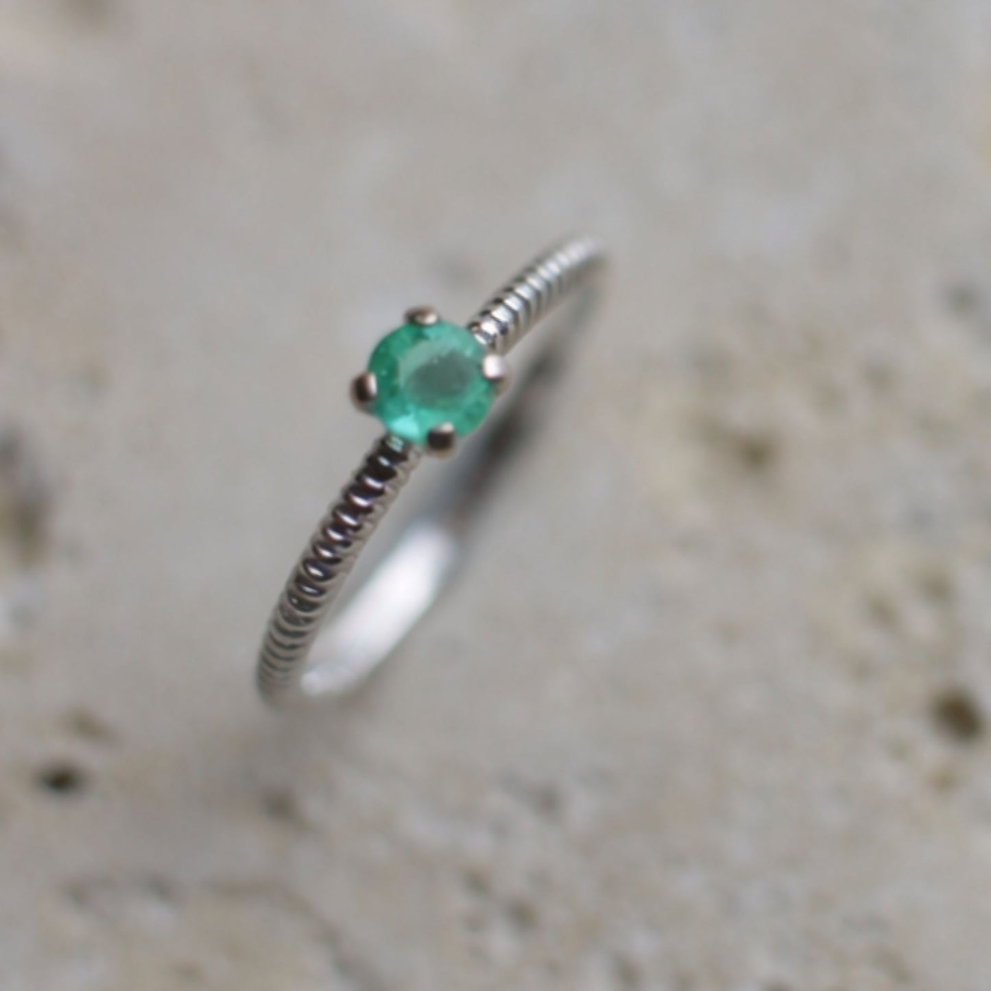 White gold Emerald ring