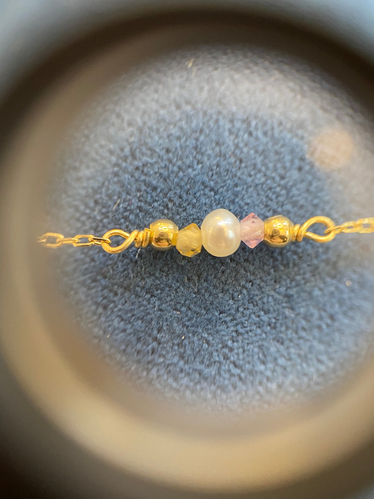 18 karátos arany nyaklánc turmalinokkal és gyöngyökkel