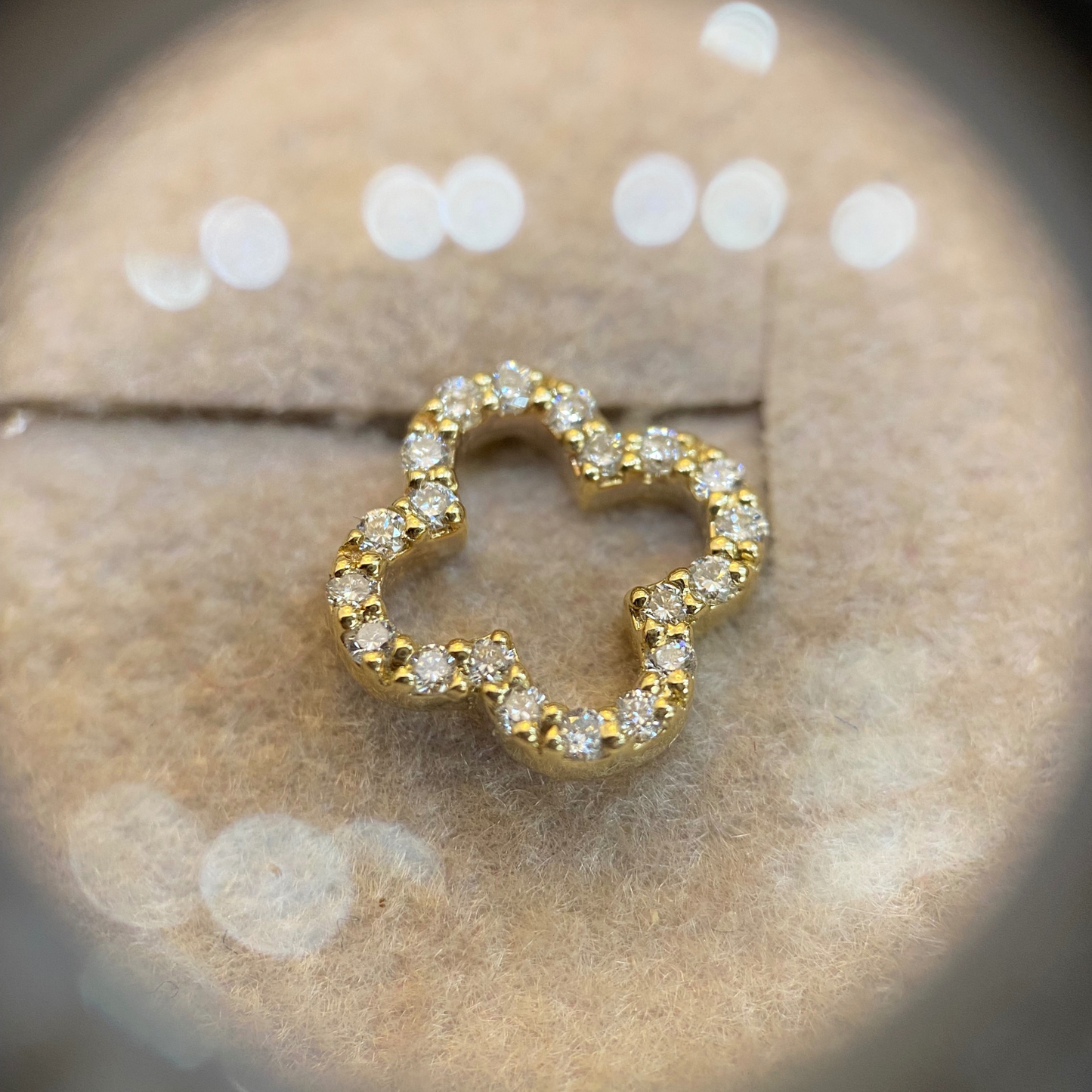 Sárga arany gyémánt virágos fülbevaló