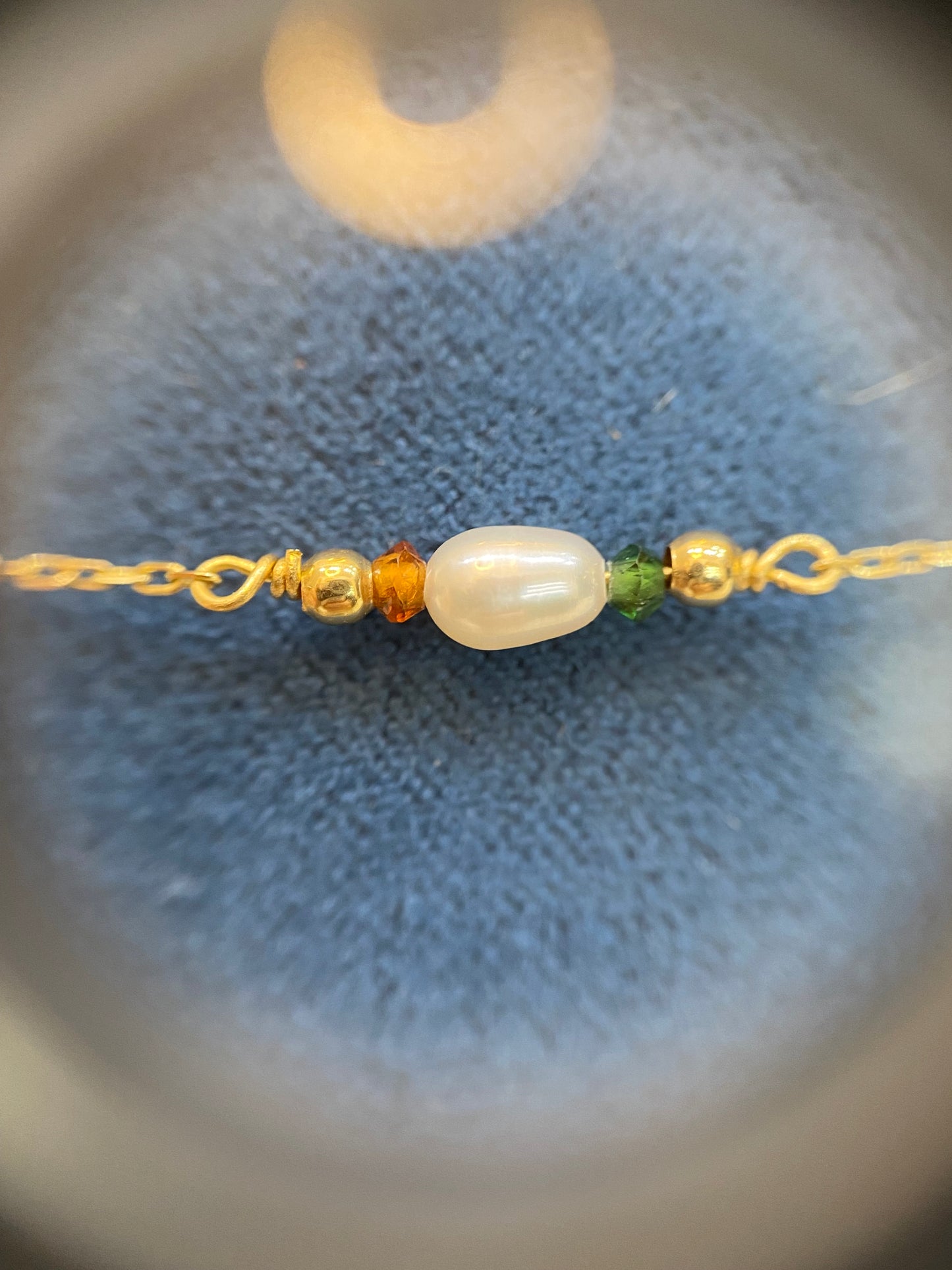 18 karátos arany nyaklánc turmalinokkal és gyöngyökkel