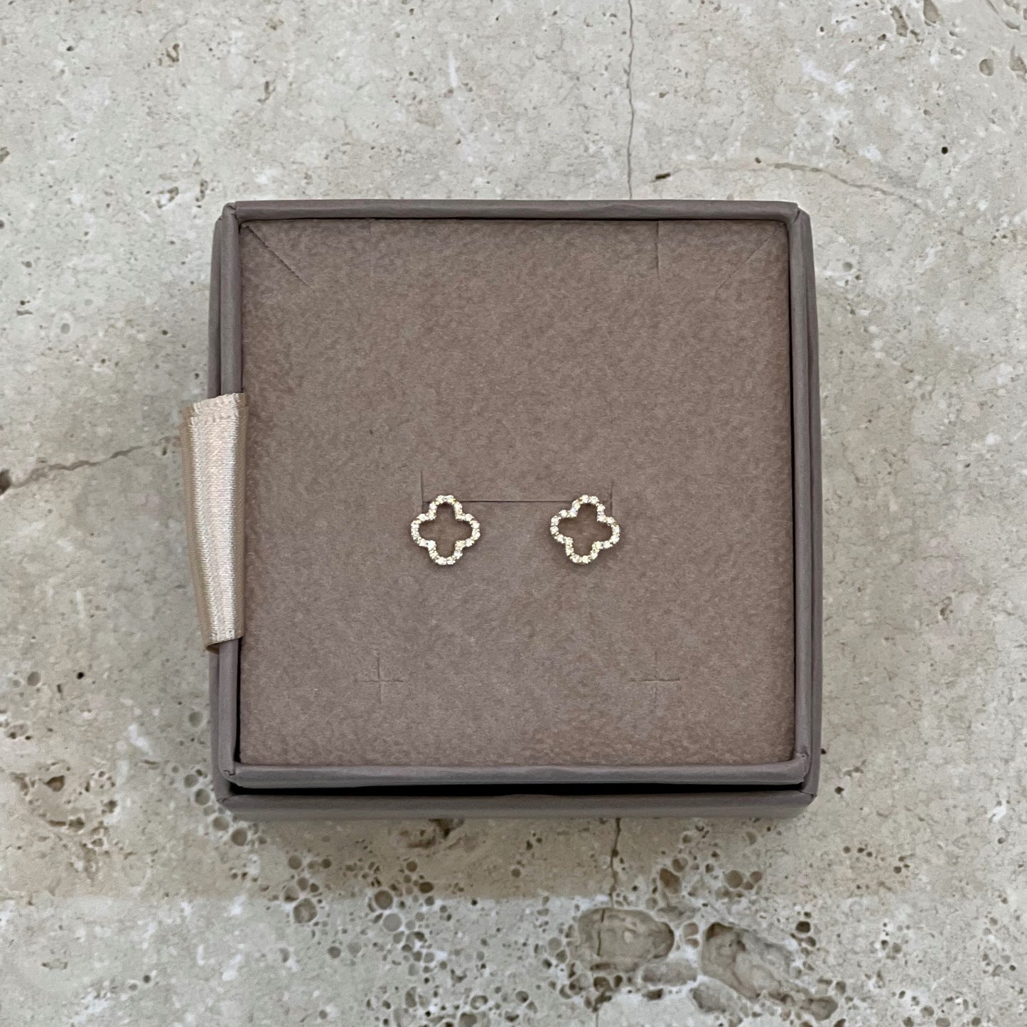 Sárga arany gyémánt virágos fülbevaló