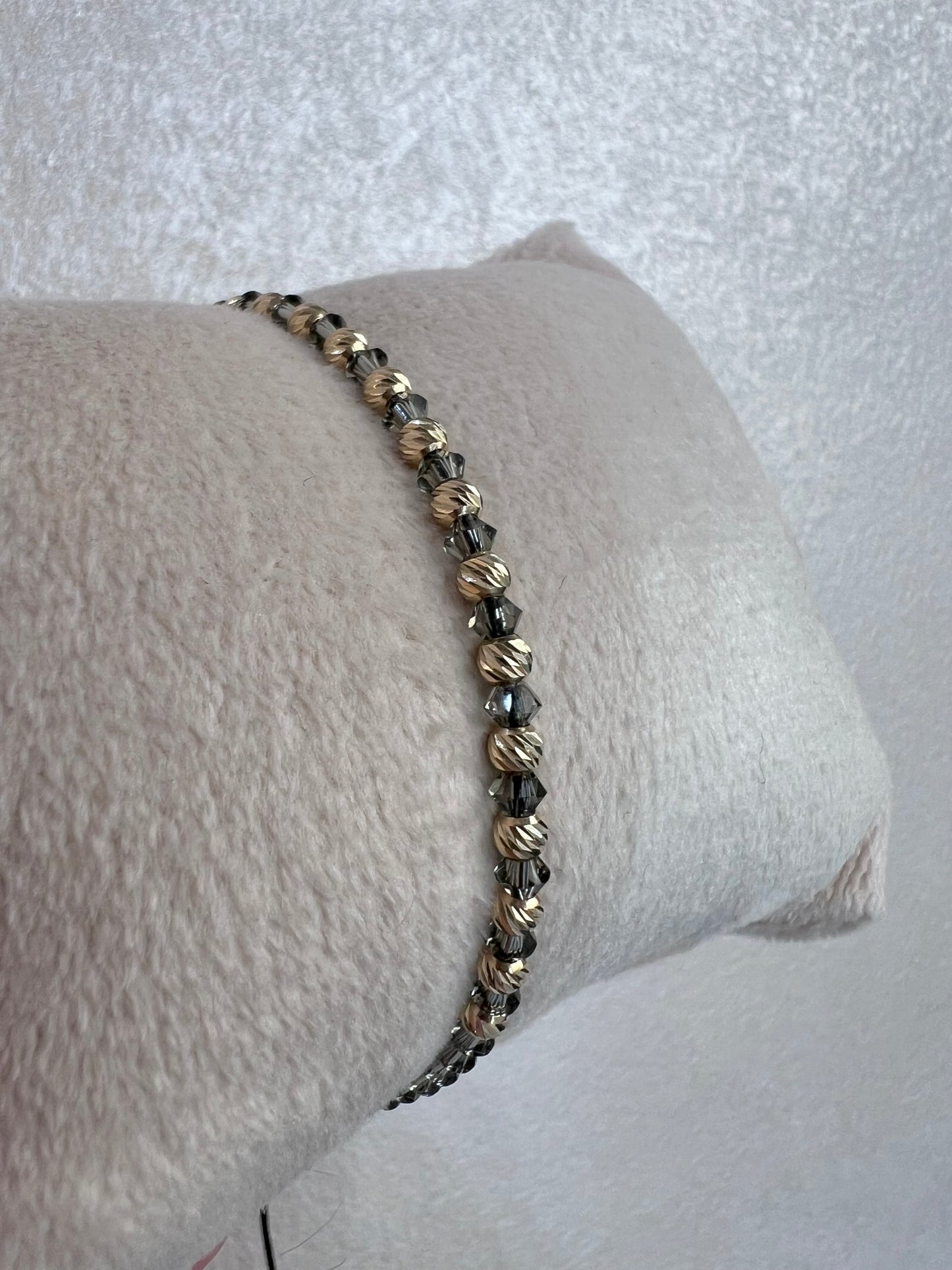 Grey Swarovski karkötő