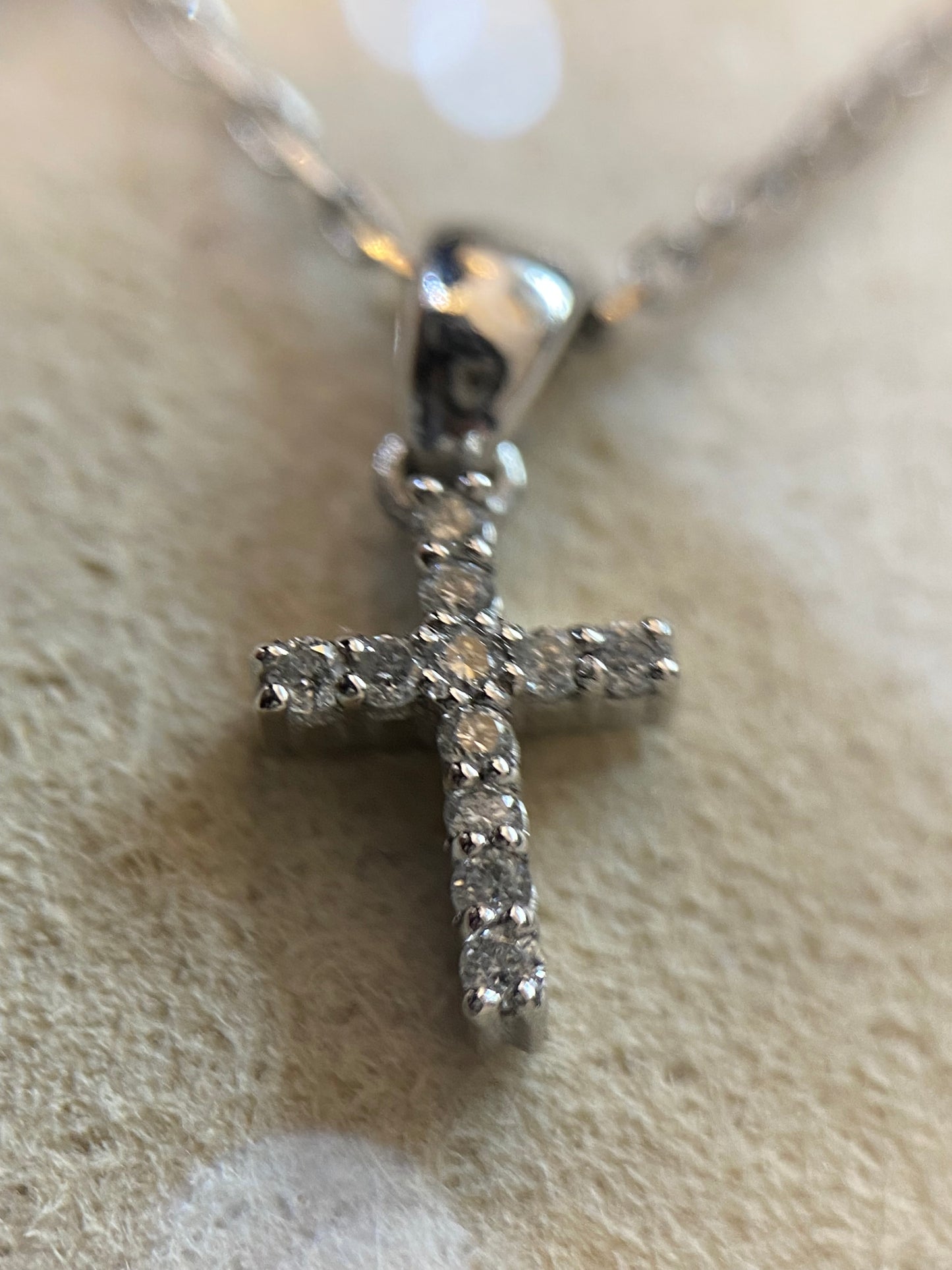 Fehér arany gyémánt kereszt lánc