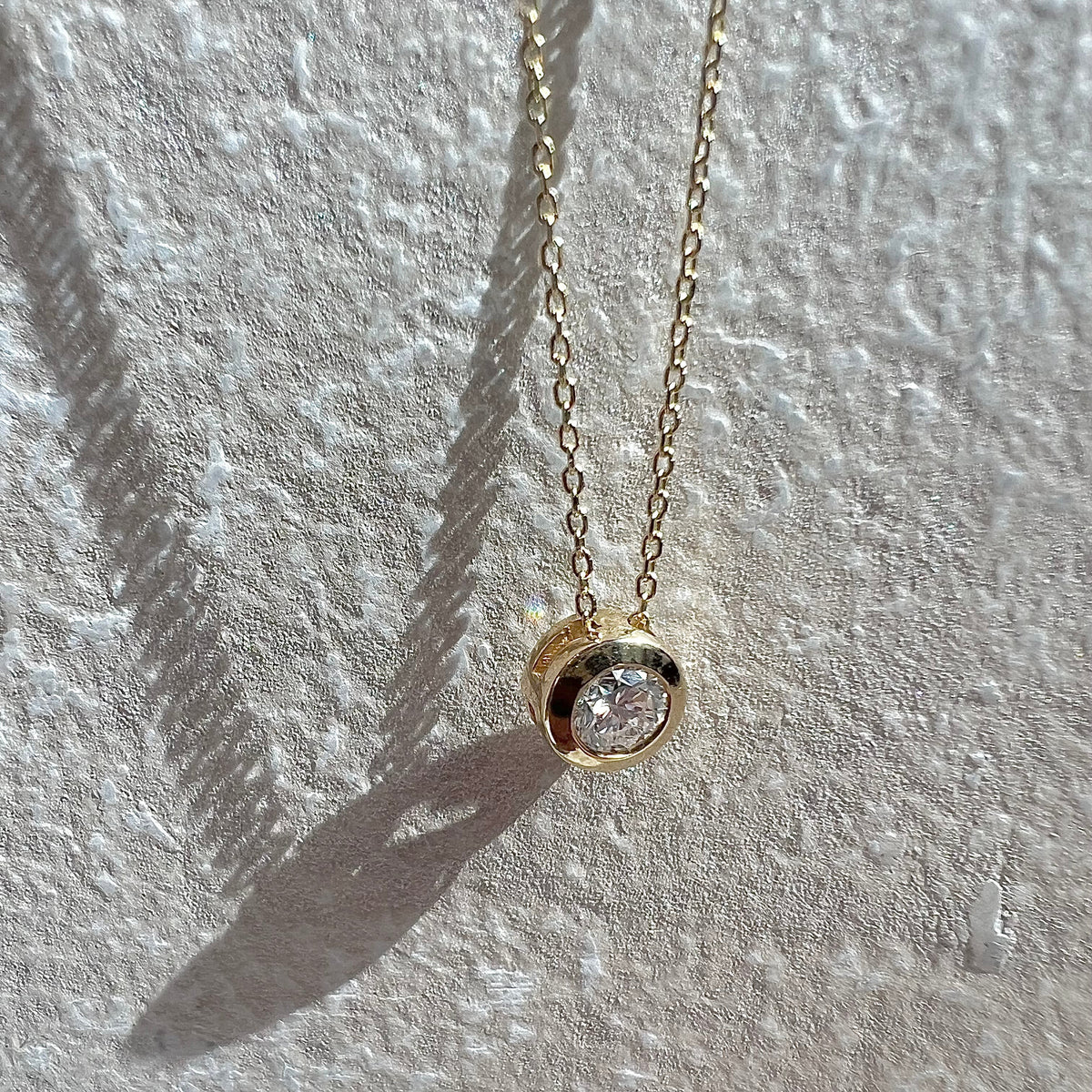 14 kt sárga arany 0,24 ct gyémánt nyaklánc button foglalatban