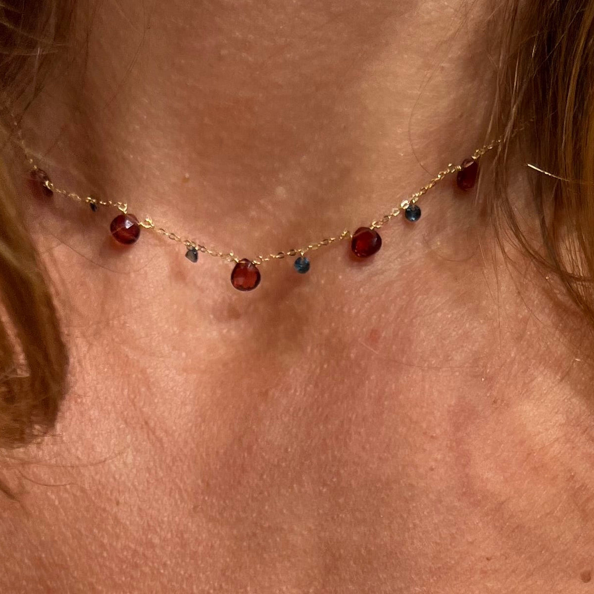 Maman et Sophie 18 kt sárga arany nyaklánc színes drágakövekkel