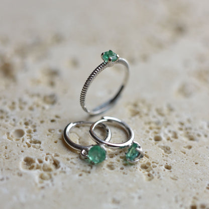 White gold Emerald ring
