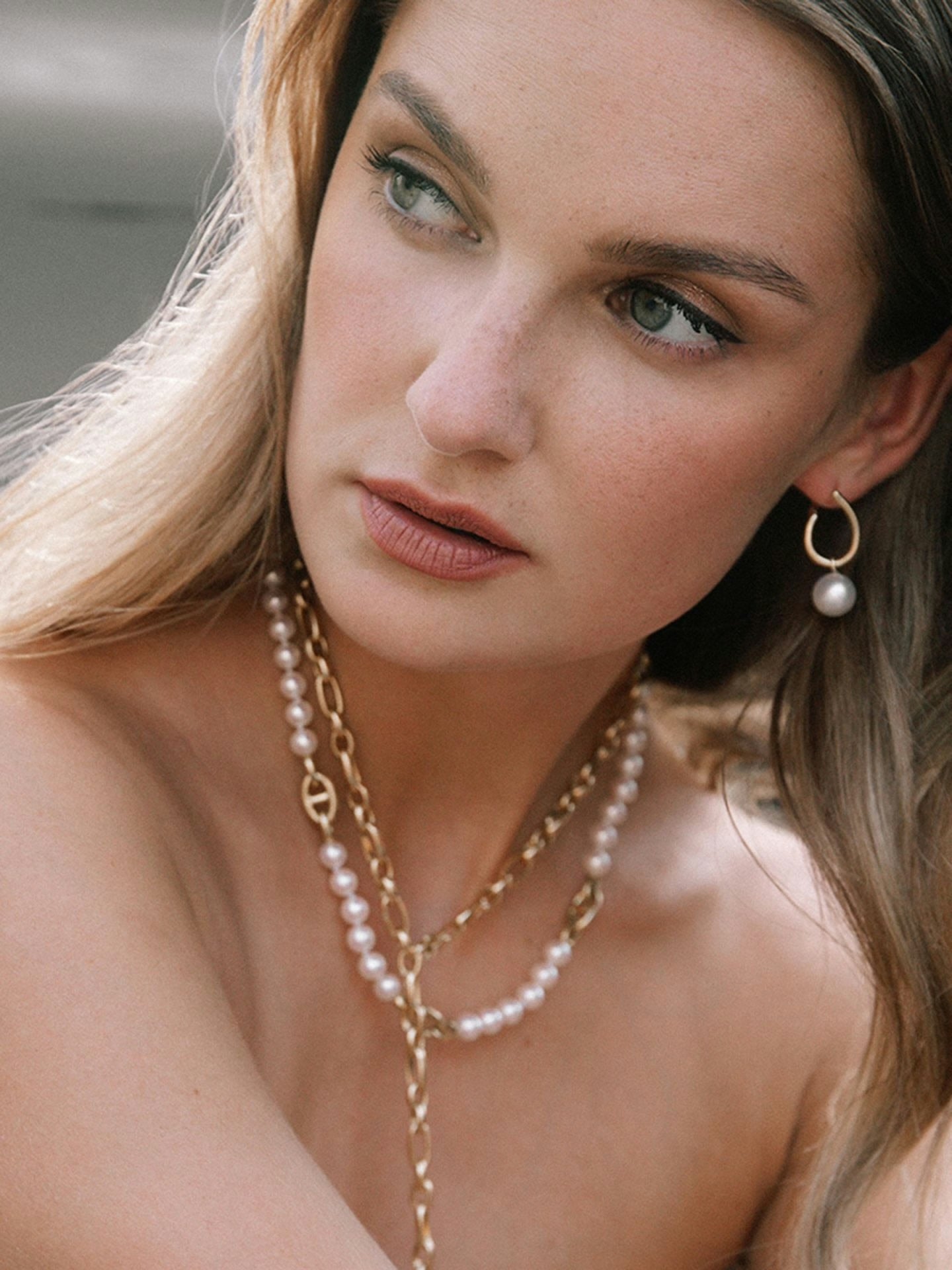 BALTHASAR sárga arany fülbevaló Déltengeri gyöngyökkel