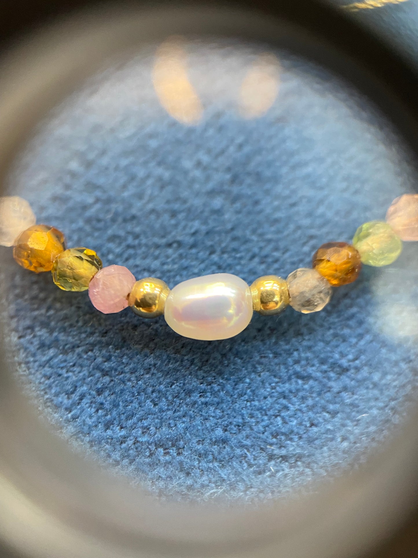 18 karátos arany nyaklánc turmalinokkal és gyöngyökkel díszítve