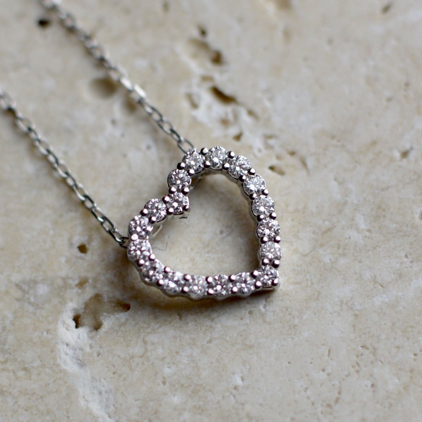 Fehér arany gyémánt nagy szíves nyaklánc