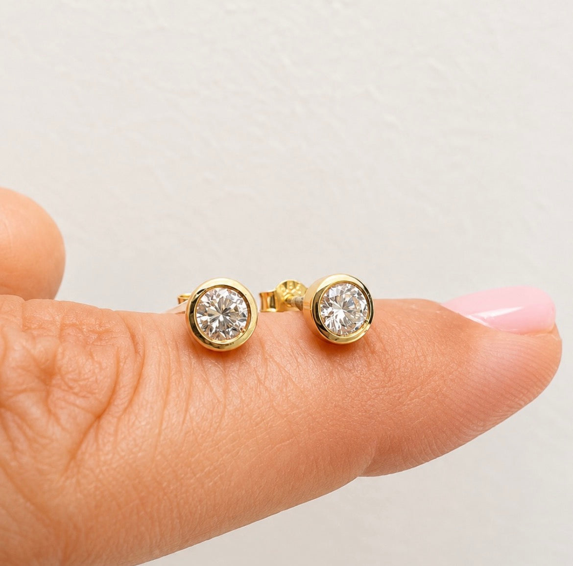 14 kt Sárga arany 0,36 ct gyémánt button foglalatú fülbevaló