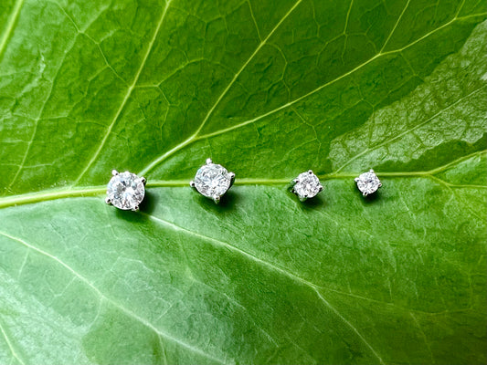 1 db Fehér arany 0,025 ct gyémánt fülbevaló