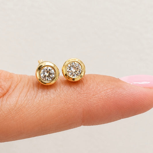14 kt Sárga arany 0,34 ct gyémánt button foglalatú fülbevaló