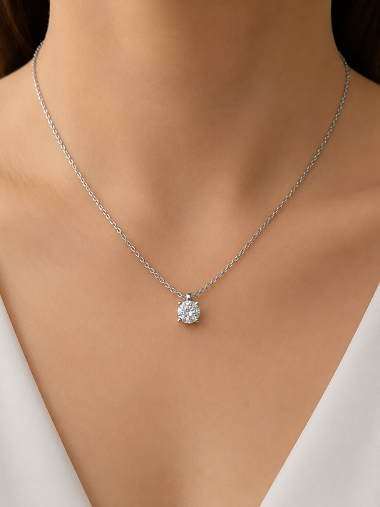 18 kt fehér arany 0,50 ct 4 karmos gyémánt nyaklánc