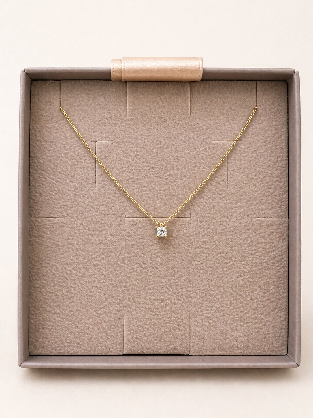 Sárga arany princess csiszolású 0,16 ct gyémánt nyaklánc