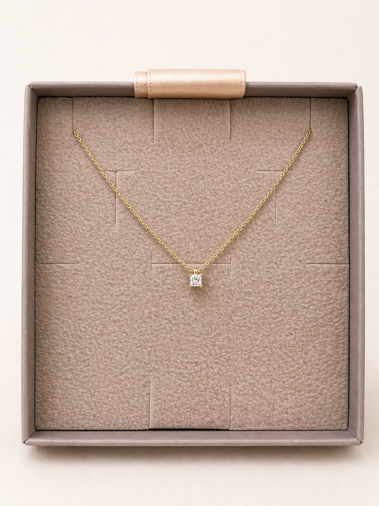 Sárga arany princess csiszolású 0,16 ct gyémánt nyaklánc