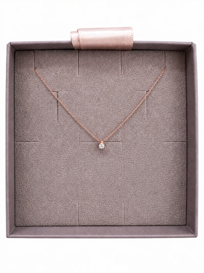 14 kt rosegold arany apró 0,05 ct 6 karmos gyémánt nyaklánc