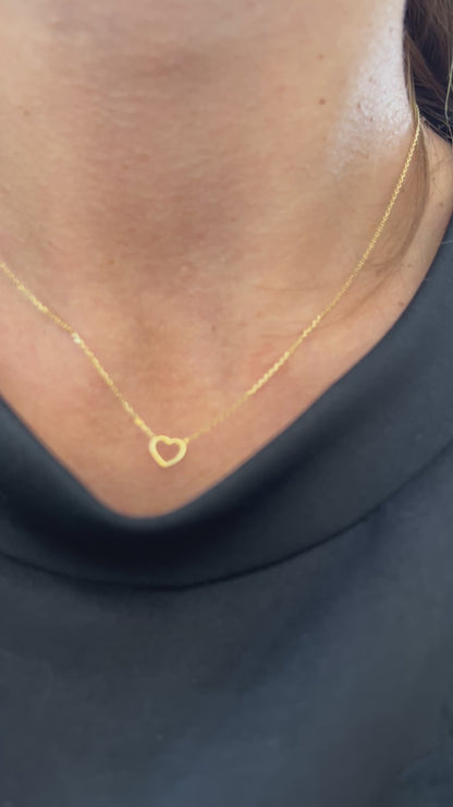 18 karátos arany nyaklánc szív alakú medállal