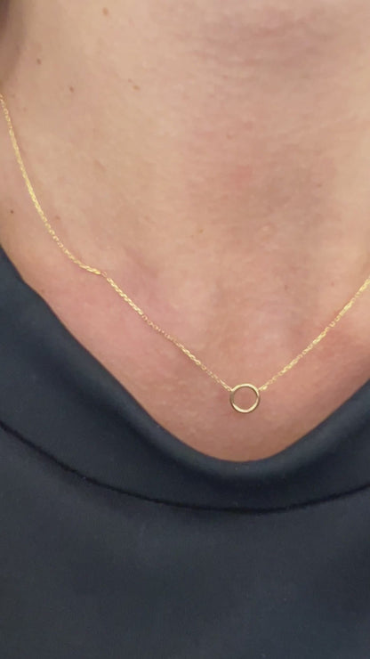 18 karátos arany nyaklánc kör alakú medállal