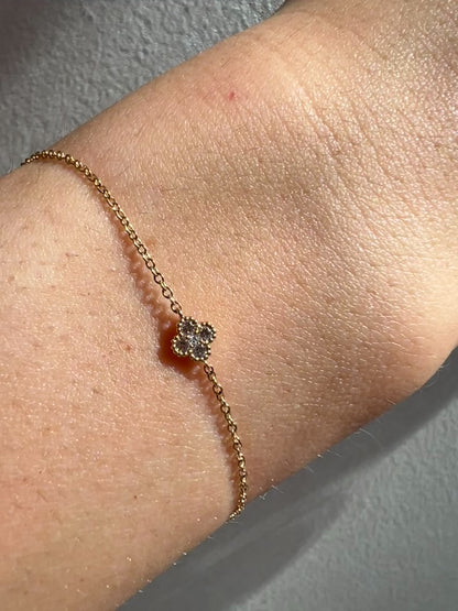 18 kt rose arany gyémánt virágos karkötő 0,06 ct